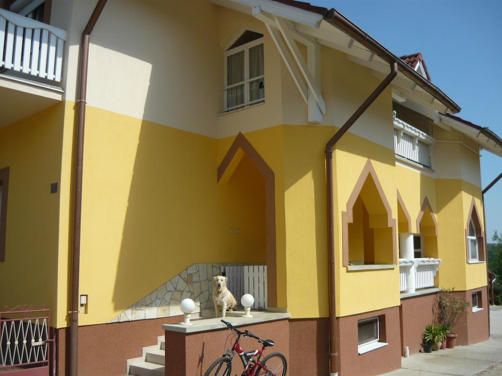Kaman Vendeghaz Apartment Alsopahok Luaran gambar